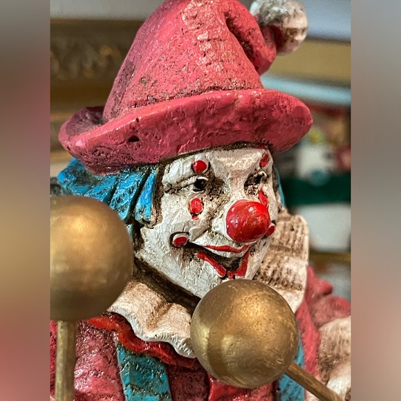 Creepy Clown with music box. Perfect for Halloween! Approx 11”x 4.5” - Picture 7 of 15